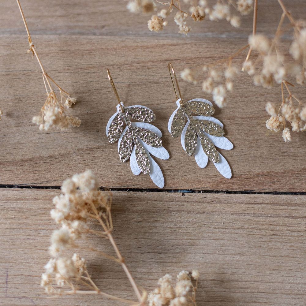 boucles d'oreilles bo légères cuir chic doré feuilles