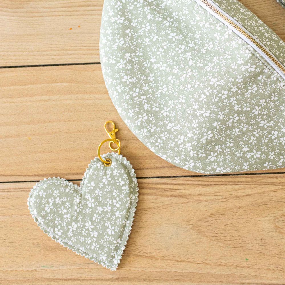 Porte clés tissu fleurs Amande