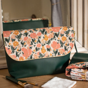 trousse toilette maquillage femme élégante rose vert cuir