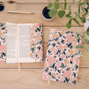 housse protège livre tissus fleurs retro vert nude femme cadeau