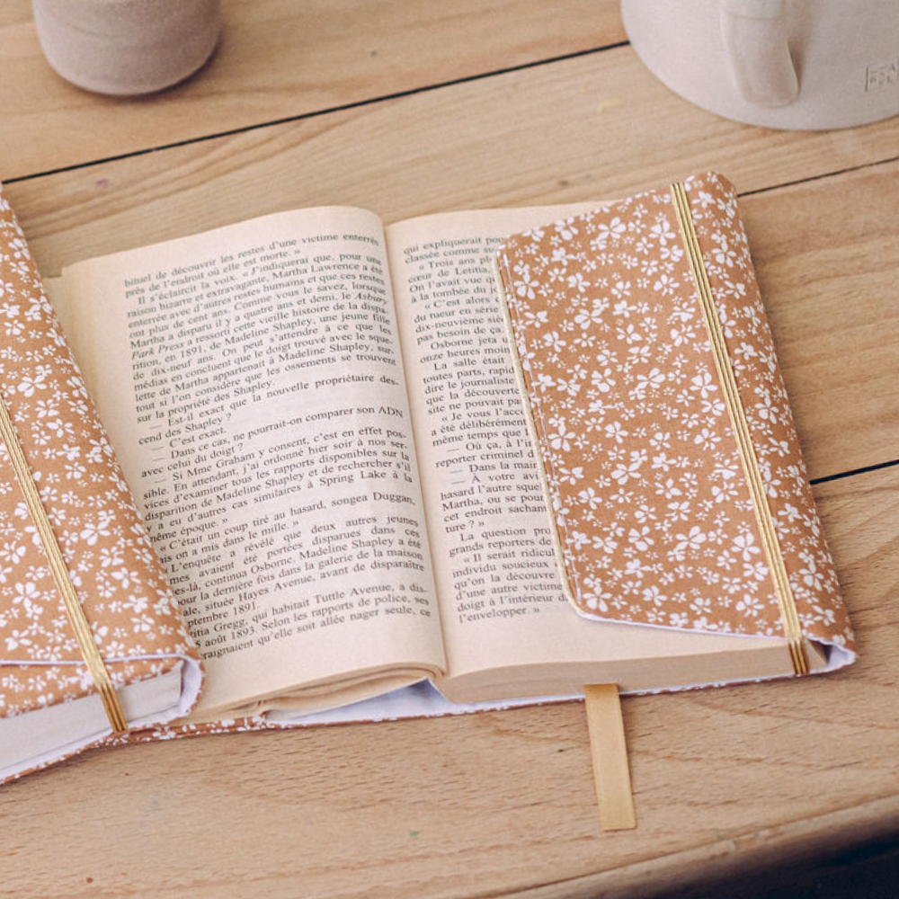 housse protège livre tissus fleurs liberty cannelle femme cadeau lecture