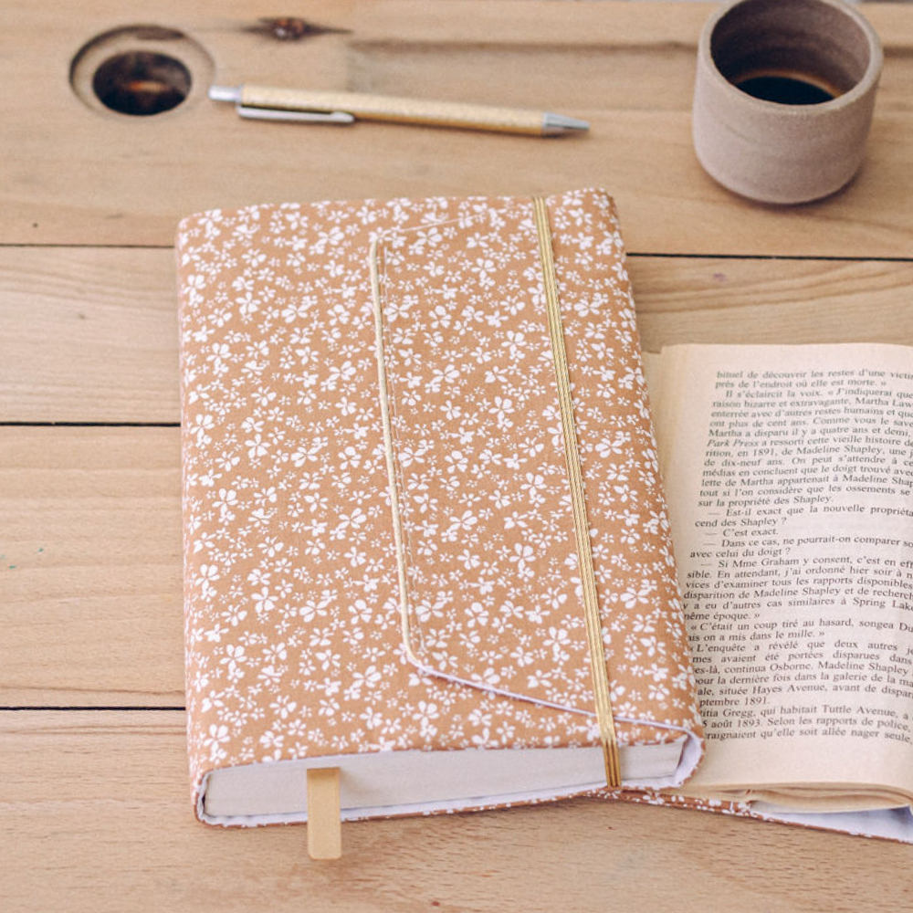 housse protège livre tissus fleurs liberty cannelle femme cadeau lecture