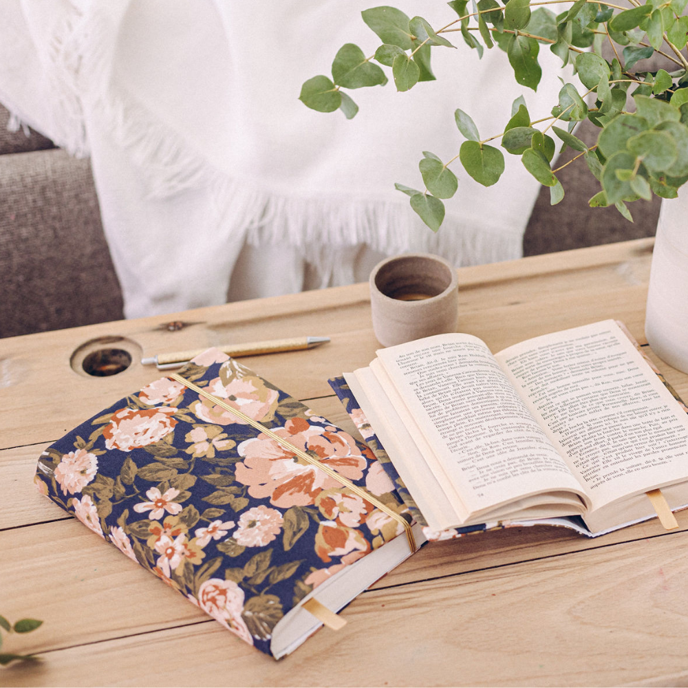 housse protège livre tissus fleurs retro bleu femme cadeau