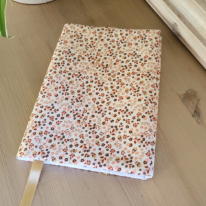housse protège livre tissu fleur orange marron