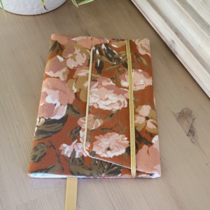 housse protège livre tissu fleur terracotta