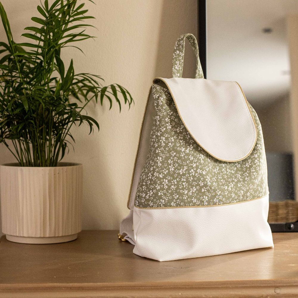 sac à dos fille fillette vert amande blanc or doré élégant crèche maternelle