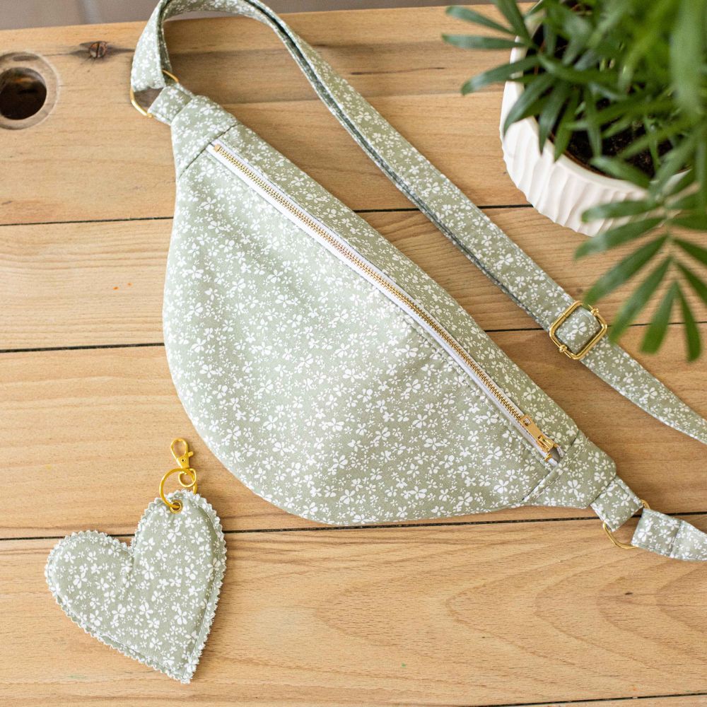sac banane femme tissu floral fleurs vert amande blanc élégante