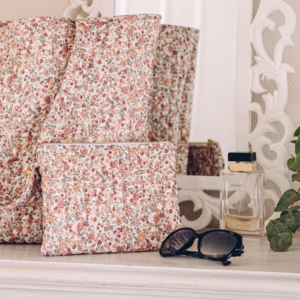 trousse matelassée fleurs rose nude vert liberty mousqueton