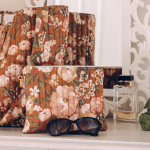 trousse matelassée fleurs terracotta nude vert rétro mousqueton